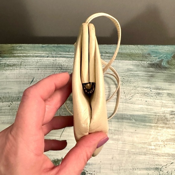 Vintage Cream Shoulder Bag - Picture 9 of 11